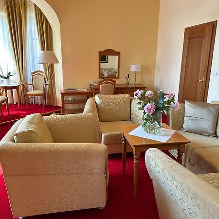 Hotel Slunce Uherské Hradiště Buitenkant foto