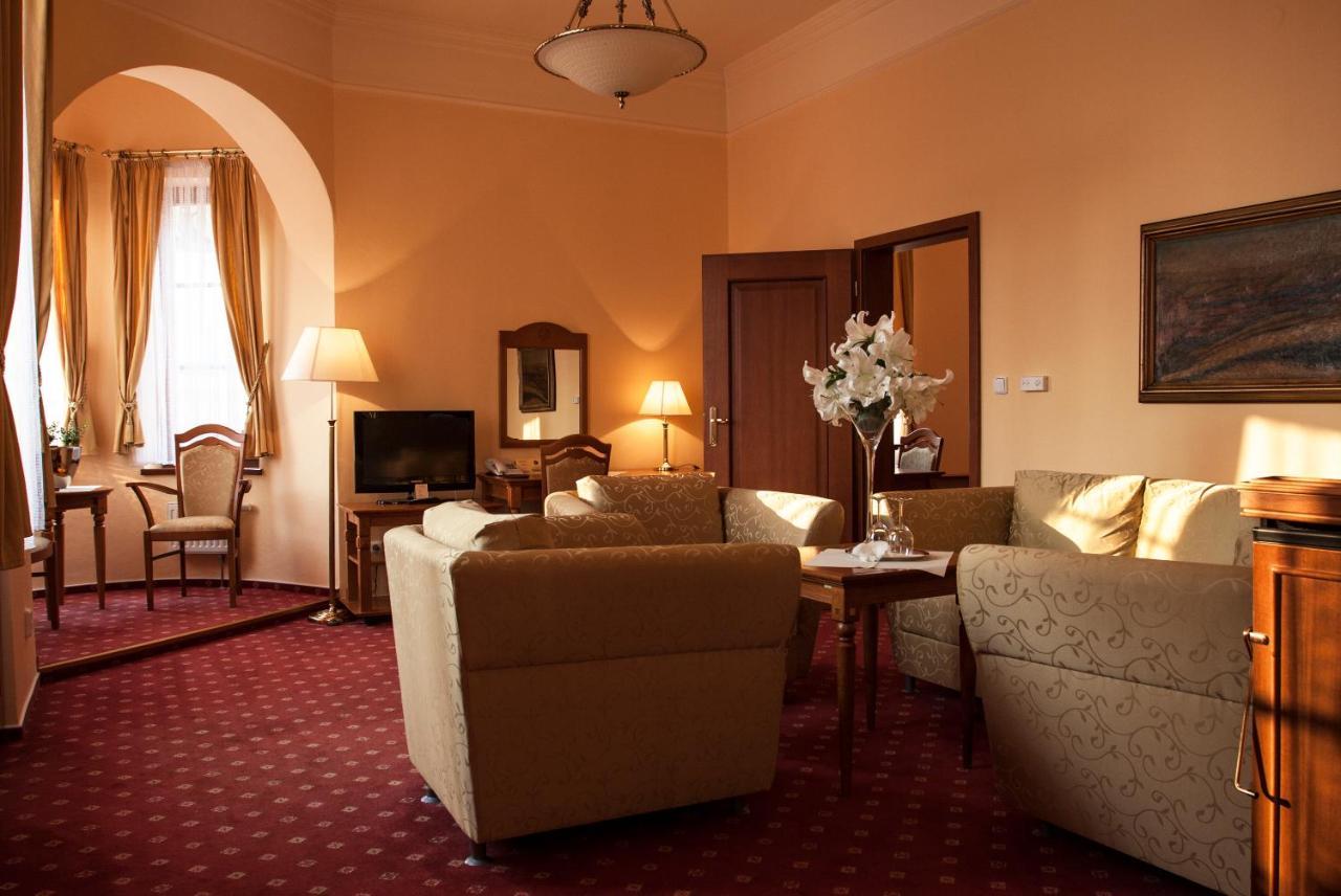 Hotel Slunce Uherské Hradiště Buitenkant foto