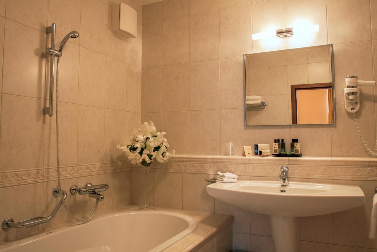 Hotel Slunce Uherské Hradiště Buitenkant foto