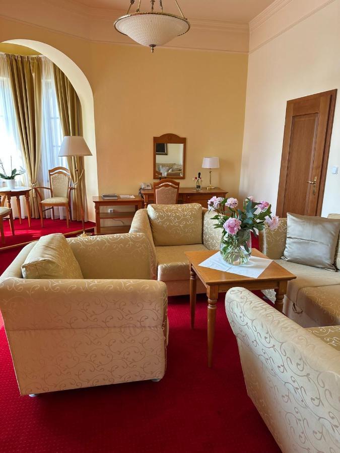 Hotel Slunce Uherské Hradiště Buitenkant foto
