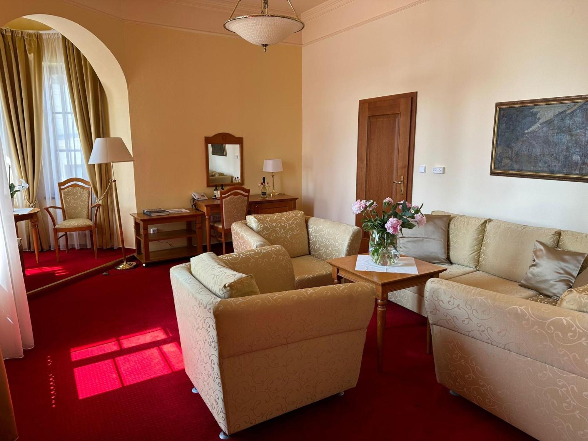 Hotel Slunce Uherské Hradiště Buitenkant foto