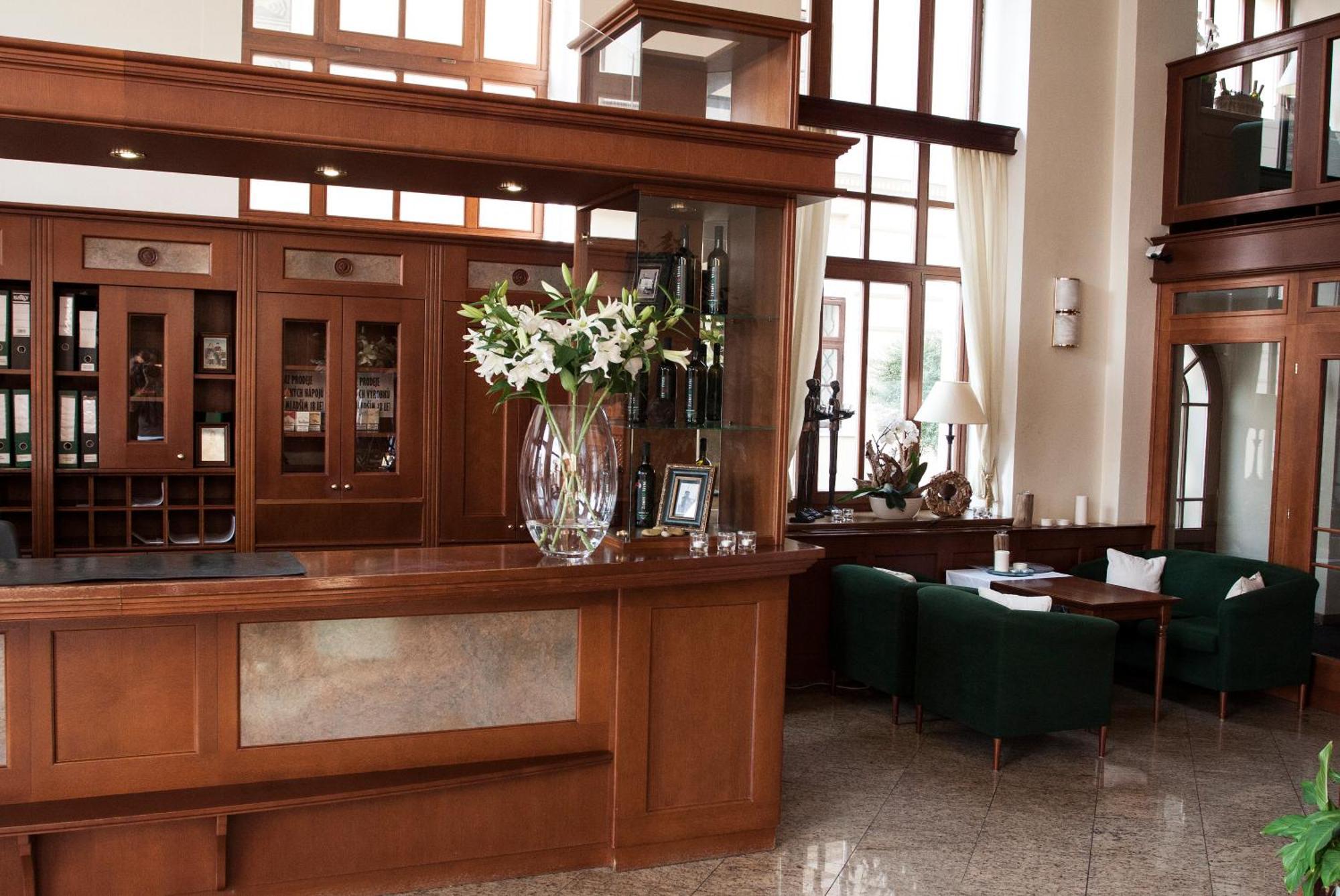 Hotel Slunce Uherské Hradiště Buitenkant foto